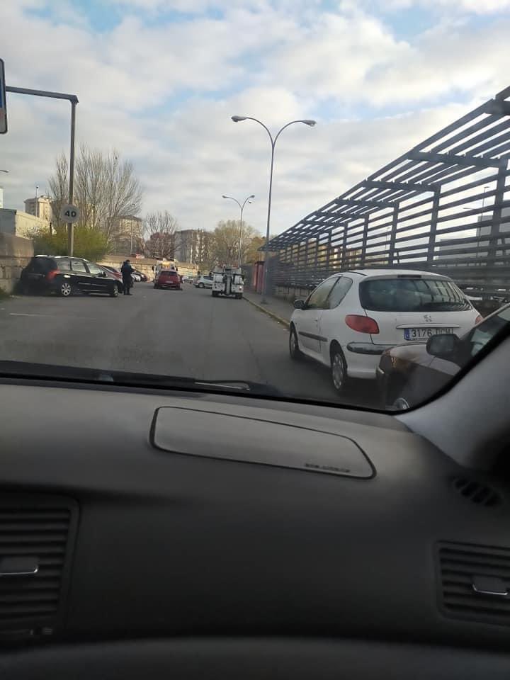 davidbao7's tweet photo. Señor @abelcaballero , desde hace unos meses se está convirtiendo ésto en algo habitual. Grúas llevándose coches de trabajadores que tienen el parking en obras. Esta gente está trabajando, no está en el bar ni en el fútbol. https://t.co/RYiphEBjws