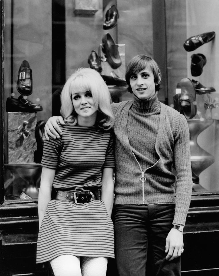 deksel dempen grafisch Maartje Jansma 🎧 on Twitter: "Danny en Johan Cruijff voor hun  schoenenwinkel in de Kinkerstraat Amsterdam 1969 https://t.co/4Pg927Ip0X" /  Twitter