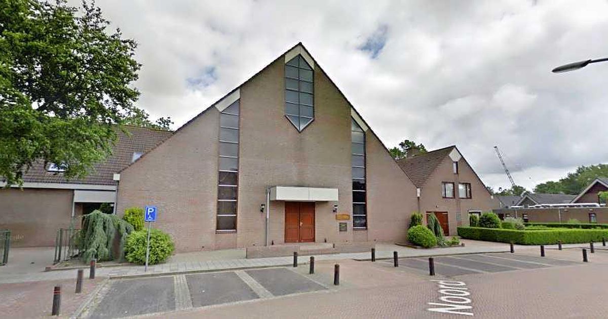 De #Sionkerk op #Urk heeft afgelopen weekend de #coronamaatregelen losgelaten en weer alle leden verwelkomt. De #kerk hanteert geen #coronaregels meer, omdat de #kerkenraad wil tegemoetkomen aan "de nood en het geestelijk welzijn" van de gemeente.

GOD ZIJ DANK is men wakker !!!