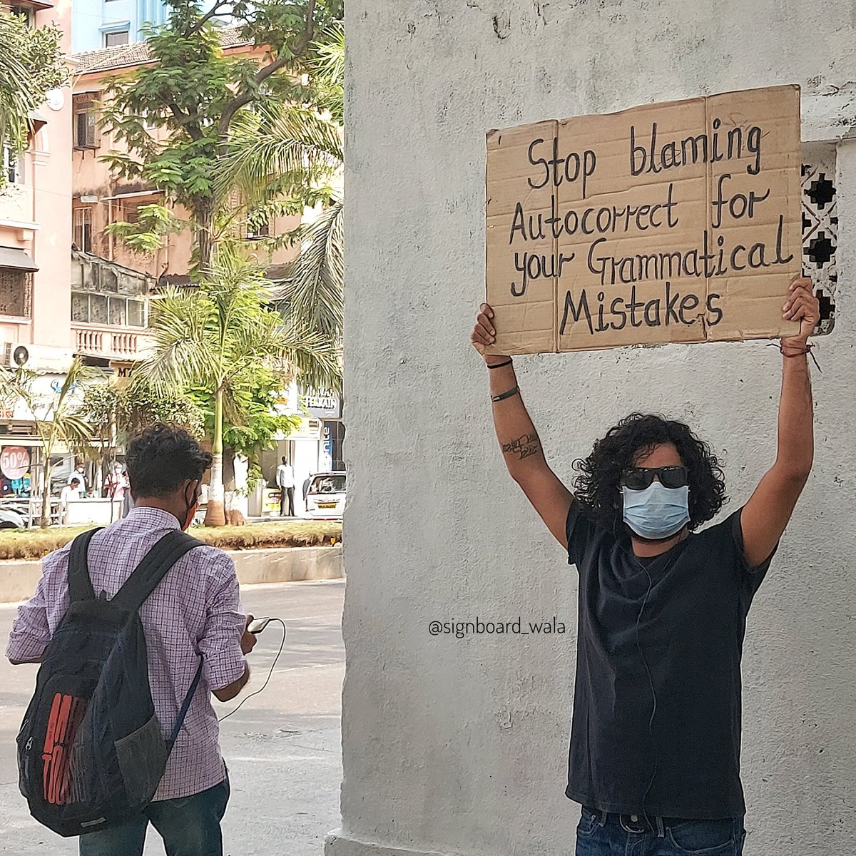 SignboardWala's tweet photo. Saale khudko likhna nai ata hai,
Aur Auto correct pe naam dalta hai!😕
#signboardwala 
#autocorrect https://t.co/UE061PLmNb