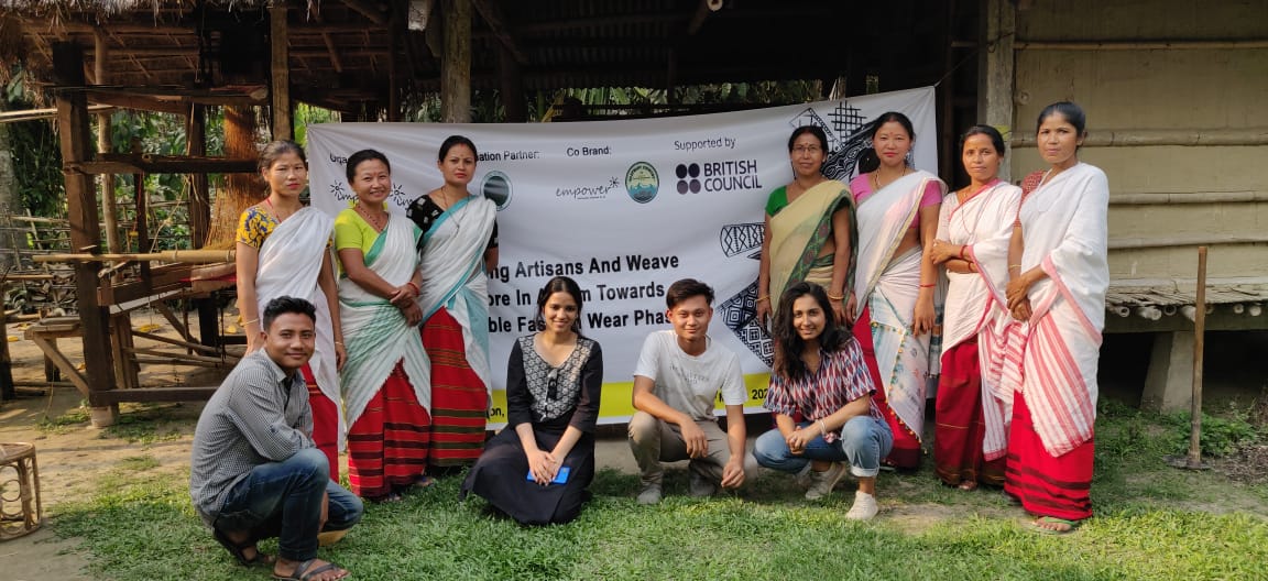 Impulse_Empower's tweet photo. Phase 2 Workshop, Day 2: Weavers from Baligaon learning Photography/Videography, Social-Media, and finance management skills at the Co-creation Workshop #ImpulseModel #RuralFutures @ImpulseNGO Partner @naturenomics, Co-brand @ElephantCountry Supported by @inBritish
 #SDGs https://t.co/x4PVy9hyQL