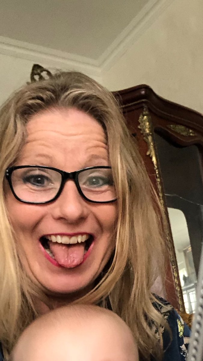 SchytteBirgitte's tweet photo. Når barnebarnet er med på job! TEAMs mødets uforudsigelighed! https://t.co/Zdwtt2nntf