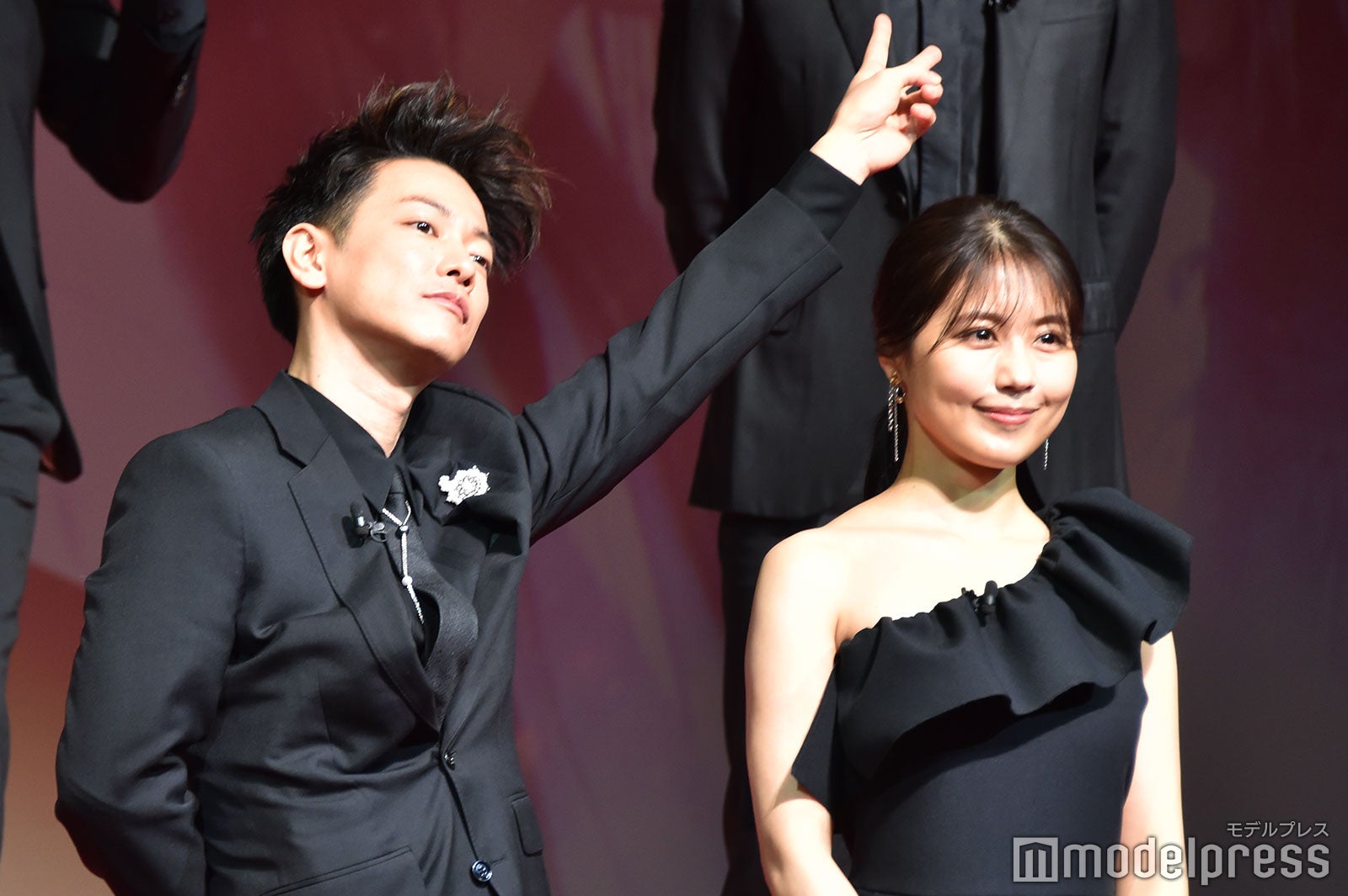 モデルプレス 写真追加中 映画 るろうに剣心 最終章 The Final The Beginning オンラインイベント 桜の花びらと佐藤健 配信カメラにピースでアピール るろうに剣心最終章 Ruroken Movie フォトギャラリー アプリ限定写真あり T