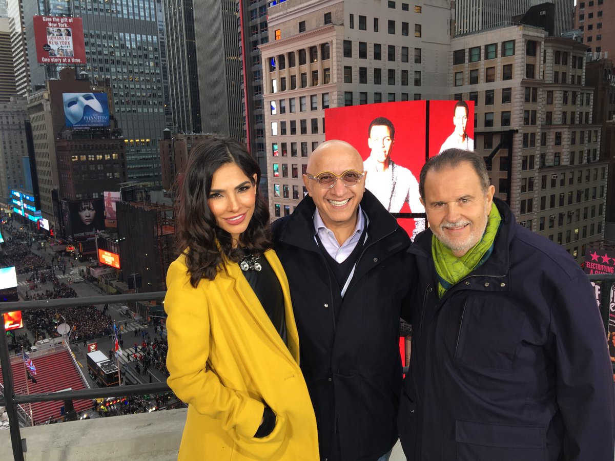rauldemolina's tweet photo. Descanse en Paz quien fuera el Presidente de la cadena @univision ⁦@AlbertoCiurana⁩ quien falleció de #Covid19 en Mexico.  Mi más profundo pésame a sus familiares y amigos. https://t.co/Aak9UWjnMV