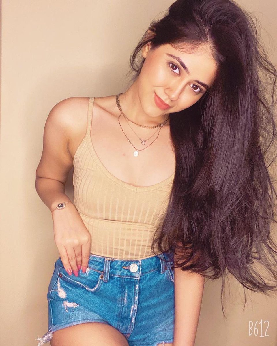 B612_India_'s tweet photo. If it’s up, then it’s up 🎶
Click pictures with amazing filters in the B612 App!🌈
Tag us to get featured😍

#b612 #b612edit #b612india #editing #edit #edits #editingtutorial #editorial #photoediting #editingapps #editorial #aestheticedits #filters #editingphotos https://t.co/hYJyNRqqVU