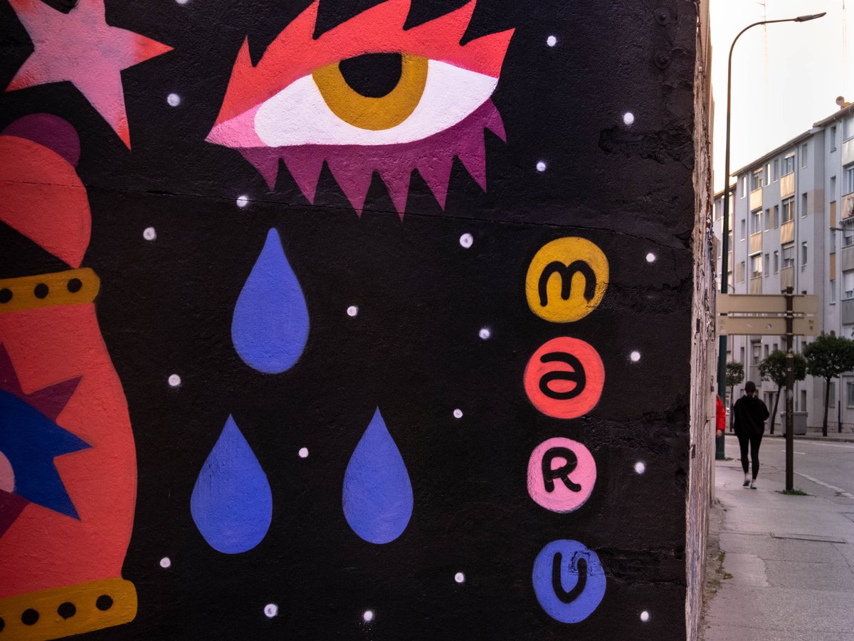 infoVLL's tweet photo. Maru Rz regresa a #Valladolid, su ciudad natal, para dejar huella de su arte y talento en forma de obra mural 🤩

Su propuesta para #CreaVa21 @Creart_VLL es 'VeraFauna', una composición naïf con elementos sencillos y una potente gama cromática 🔝

📌 Casa del Sol esquina Gondomar https://t.co/xk6DEqScQ2