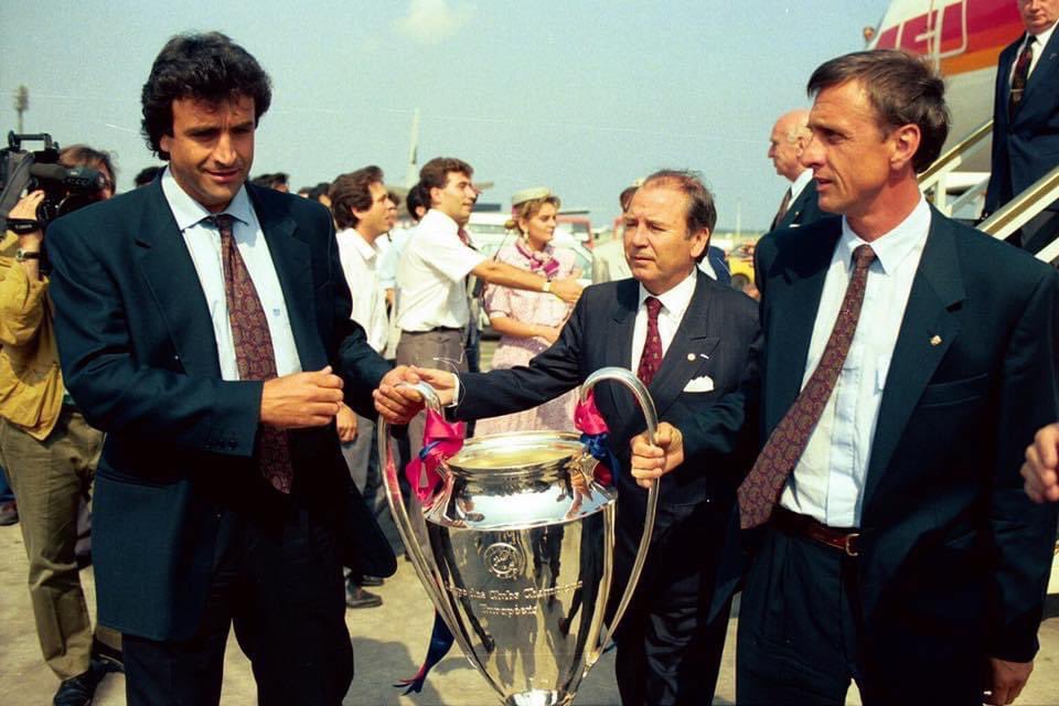 JosepBelSanjuan's tweet photo. Avui fa 5 anys que la teva llum es va apagar,però el teu llegat romandrà per sempre més al Barça i al Futbol Mundial !!!
Gràcies per tot i per tant,Mestre !!!
#GràciesJohan
#Etern14
🔴🔵🔴🔵 https://t.co/UGIQXH1S2R