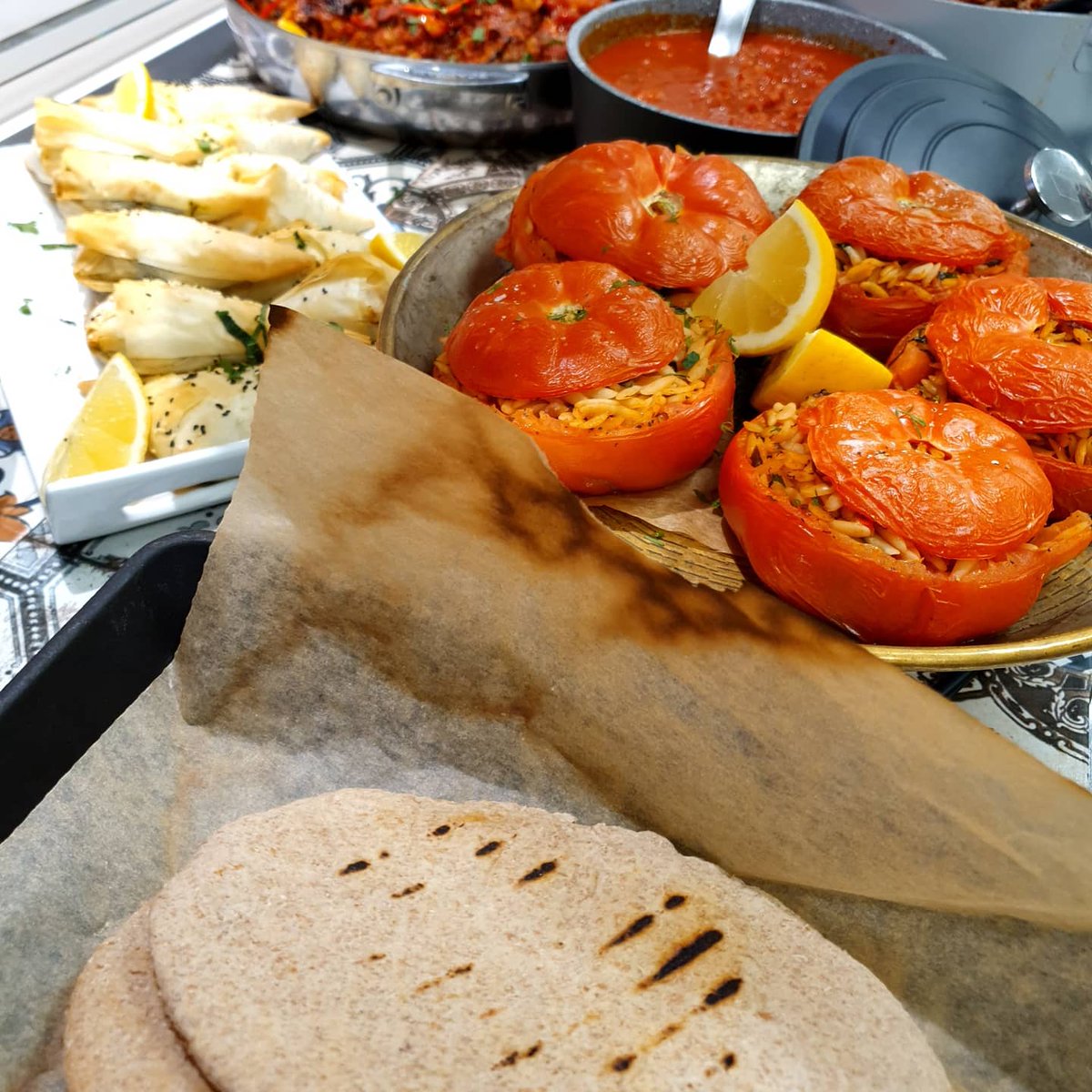 Wharf_Kitchen's tweet photo. What a π¬π· Greek π¬π· feast this was! π Our lunch menu for this Greek inspired lunch?π
#stifado #beefandtomatostew
#kotopoulokakinesto #spicedchicken
#spanakopita #spinachfilopie
#gemistes #stuffedtomatoesπ
#fakessalata #puylentilsalad
#horiatikisalata #greeksalad
@baxterstorey https://t.co/uqJyVkYLFx
