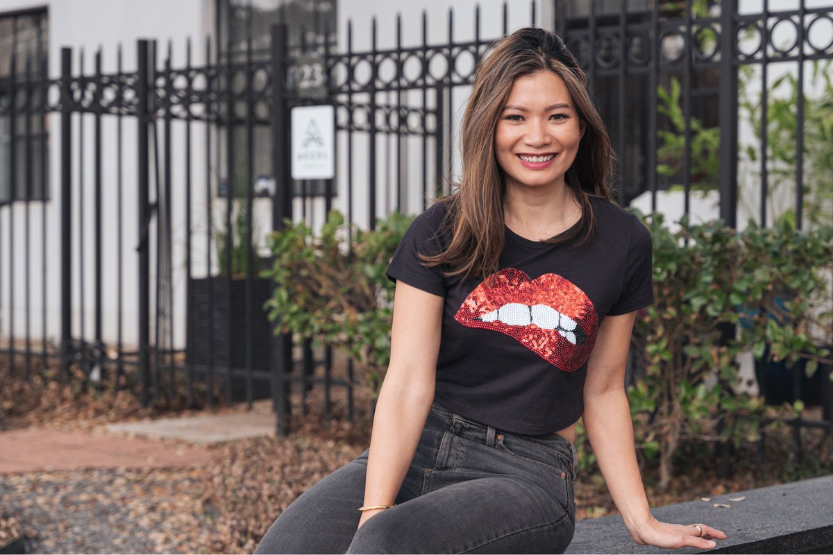There’s a new shirt in town, and it’s available in a crowd favorite: the classic crop tee! 👄