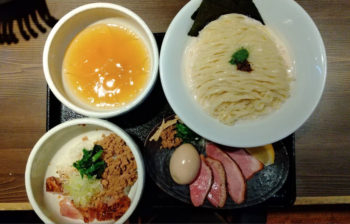 nanigashi356's tweet photo. YOSHIKI＠新小岩
塩！浅利出汁の和え麺だけで完食できちゃう美味しさ！
阿部さんの職人芸が詰まってますね！

えもと＠中目黒
8日リニューアルOP！某大崎氏が三たび訪れたとか、、
僕の先輩えーいちさんが切り盛りしてます！是非！

亀庵＠蒲田
話題の新店！
スープにコクあり！手打ち麺がスゴ旨です！ https://t.co/NE80tUSQSd