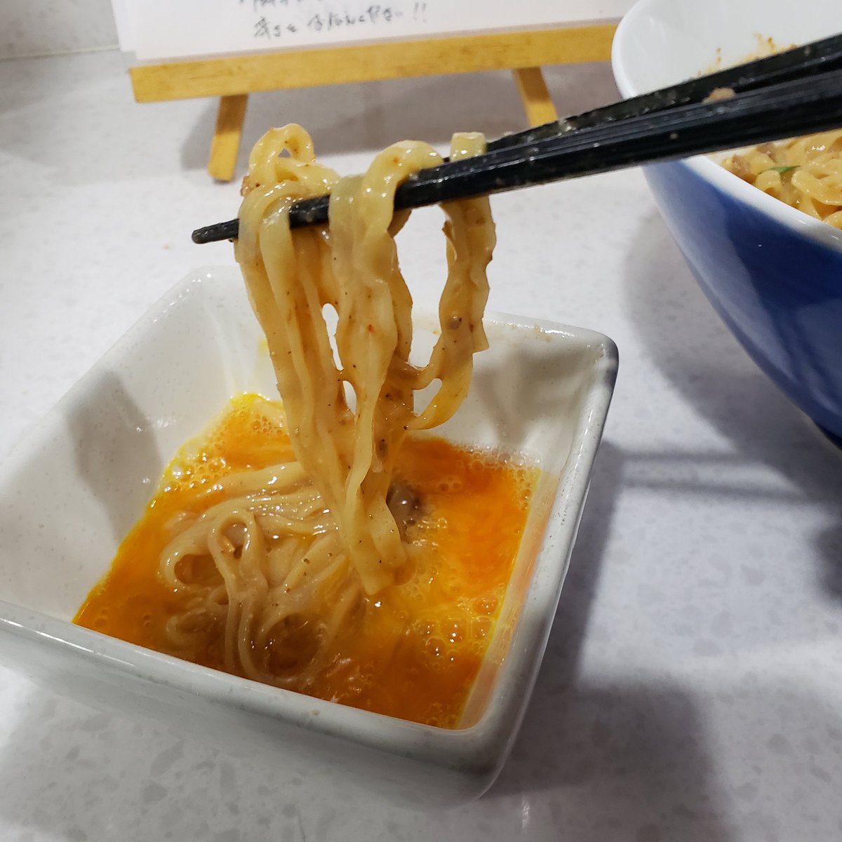 imo9010's tweet photo. 星印＠反町(京急は神奈川)

期間限定『汁なし担々麺(普通)』＋名古屋コーチンのＮＴＧ＋ミニ名古屋コーチンのＴＫＧ＋🍺🍺

汁なしは記憶してる限り
和え麺、星中、油そばぐらいかな⁉️
担々麺ではお初のこちら😍
ひゃ～辛うめぇ～🐑🐑🐑
すぐナイアガラマンに変身🦸‍♂️笑
７周年おめでとうございます🎉✨ https://t.co/VfNW75ENY2