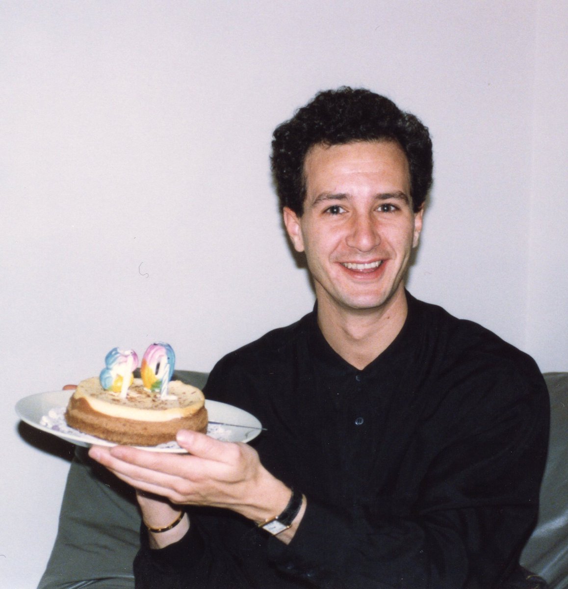 SergeSasseville's tweet photo. C’est ton anniversaire aujourd’hui. Tu aurais eu 62 ans. J’ai retrouvé l’amour, j’ai refait ma vie, je suis heureux mais je ne t’oublie pas François (photo prise lors de ton 30e anniversaire le 24 mars 1989) #RIPfrancois https://t.co/wEdTiOi2FU