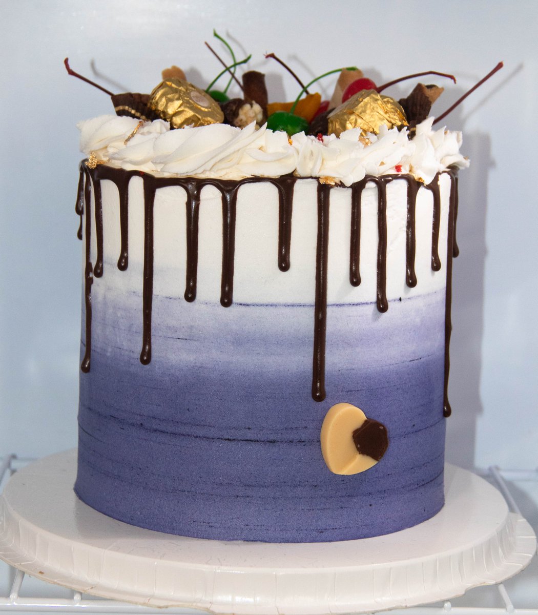 klassic_bites's tweet photo. Purple & Yummy ain't this?😋 #sayitwith @klassic_bites #tasty ...feel the taste in every bite! #klassicbites😋 for orders or enquiries #Call or #WhatsApp 0555077589 #klassic #trending #popular #cake #bakery #cakeghana #ghana🇬🇭 #cakes #pastrychef #pastrylove #pastrylife #yummy https://t.co/mHKydcYEYP