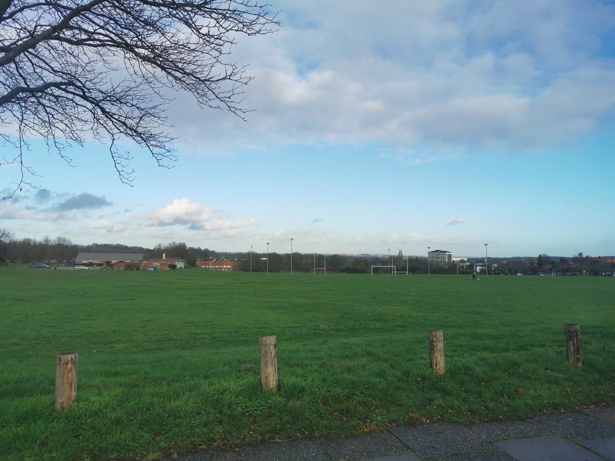 MPSCrayValleyW's tweet photo. Big thanks to @LBofBromley @idverde_Bromley and all those who volunteered to help pick up litter over Hoblingwell recreation ground today. We really appreciate your help. #crayvalleywest Community Impact Day. @Jackieslaney181 @jreveson https://t.co/GsnJMuZDct