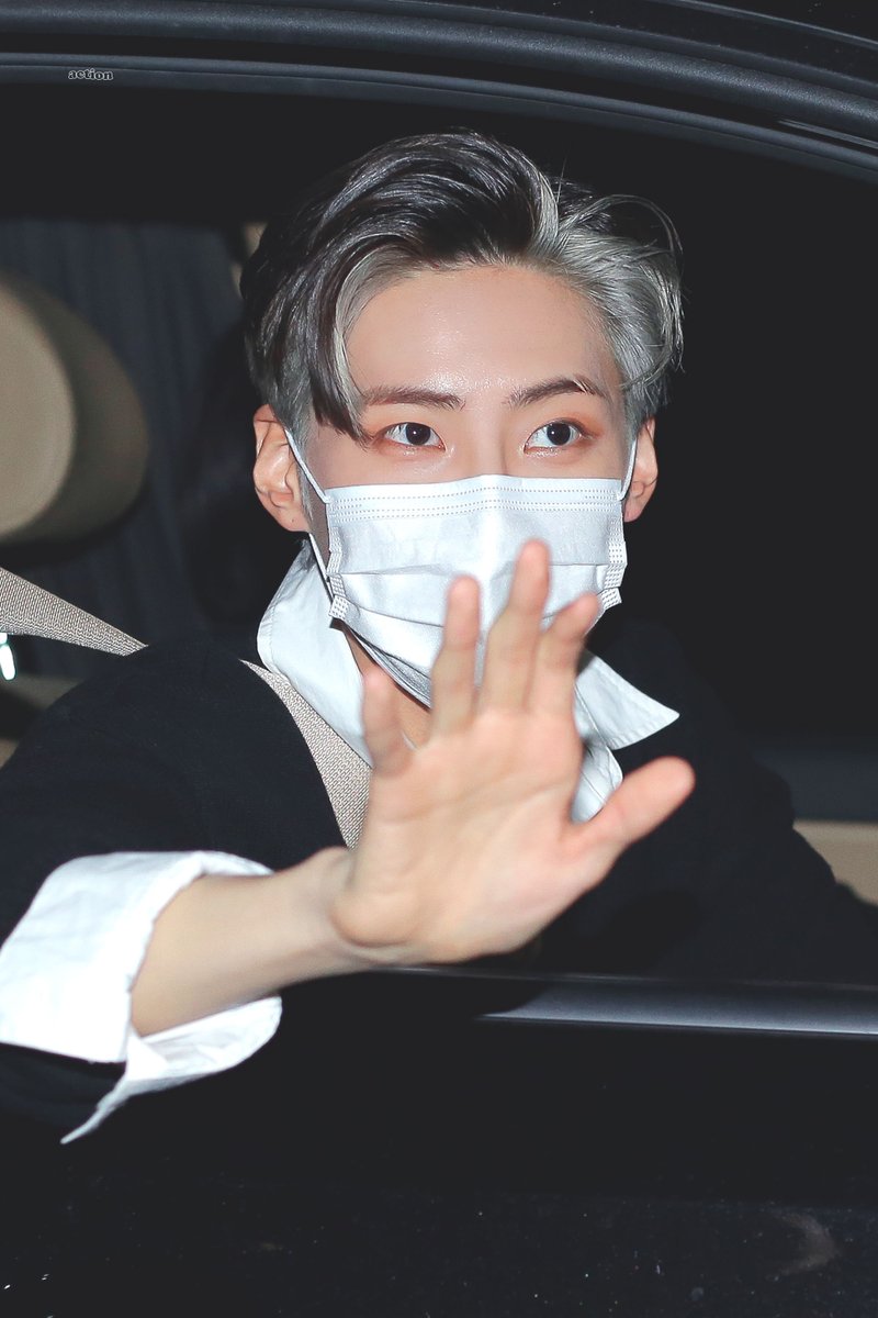 action_0608's tweet photo. 눈썹스크래치 ٩(๑꒦ິȏ꒦ິ๑)۶ #이진혁 #LEEJINHYUK #브이태양 https://t.co/PoxRaP2U6J