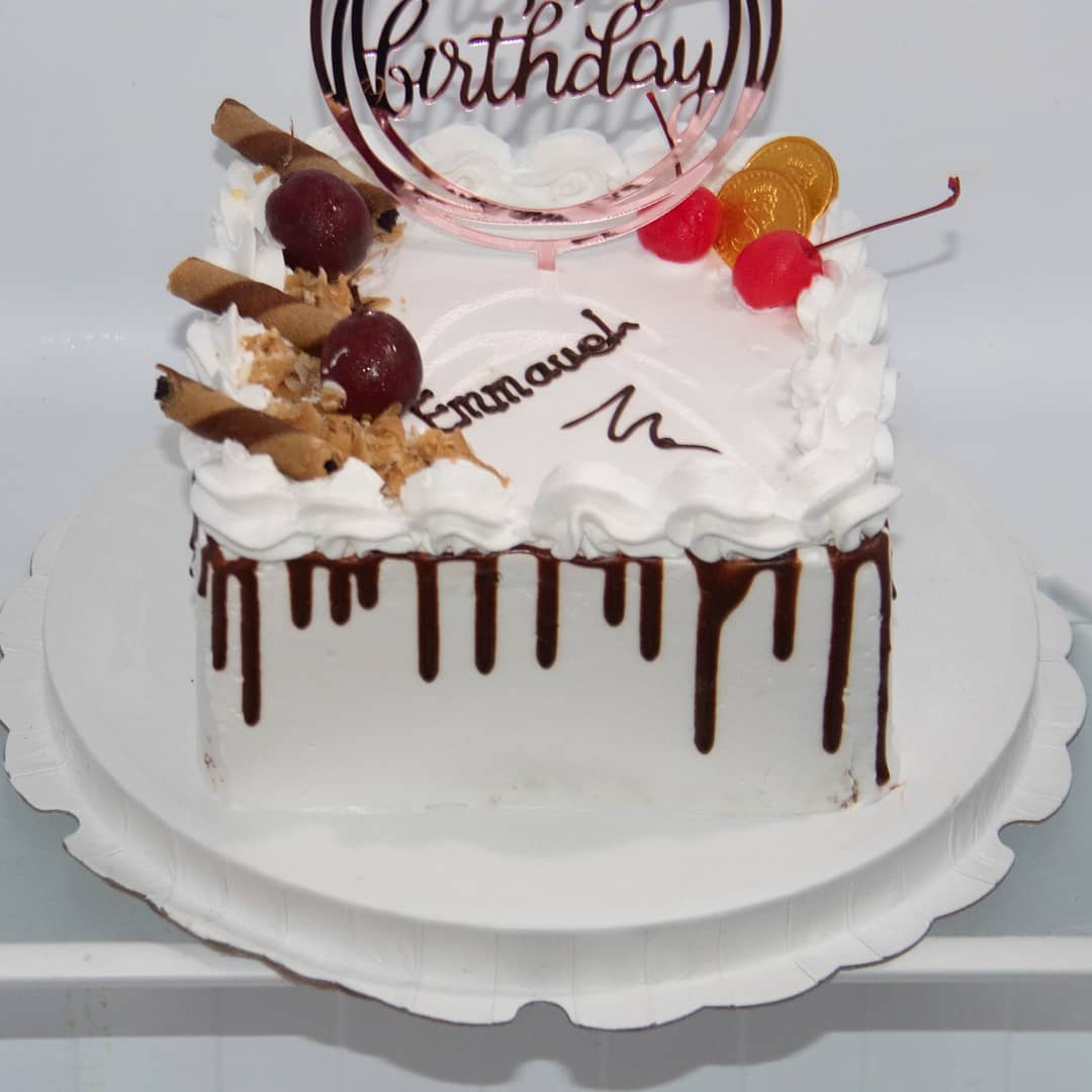 klassic_bites's tweet photo. #CakeCrushWednesday #sayitwith @klassic_bites #tasty ...feel the taste in every bite! #klassicbites😋 for orders or enquiries #Call or #WhatsApp 0555077589 #klassic #trending #popular #cake #bakery #cakeghana #ghana🇬🇭 #cakes #pastrychef #pastrylove #pastrylife #yummy #bakery https://t.co/VCGp2n9nOo