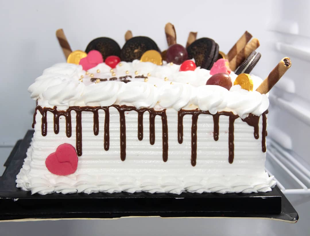 klassic_bites's tweet photo. Birthday Memories #sayitwith @klassic_bites #tasty ...feel the taste in every bite! #klassicbites😋 for orders or enquiries #Call or #WhatsApp 0555077589 #klassic #trending #popular #cake #bakery #cakeghana #ghana🇬🇭 #cakes #pastrychef #pastrylove #pastrylife #yummy #bakery https://t.co/ZRd5MuIL4x