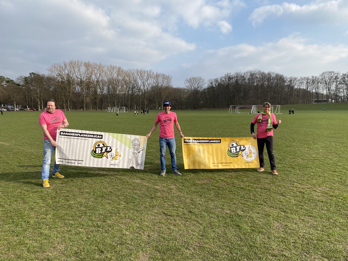 Bananenflanke Köln tweet media