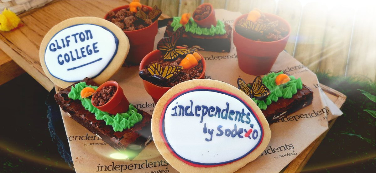 ChrisPennycott's tweet image. An amazing Easter goodbye lunch today for the students at Clifton college. Mr McGregor's garden with black forest flower pots, and garden brownies were  a hit as was the apple wood cheese and asparagus turnovers. Proud of my kitchen @sarahpastrychef @TA3SodexoChef @IndiesSodexo