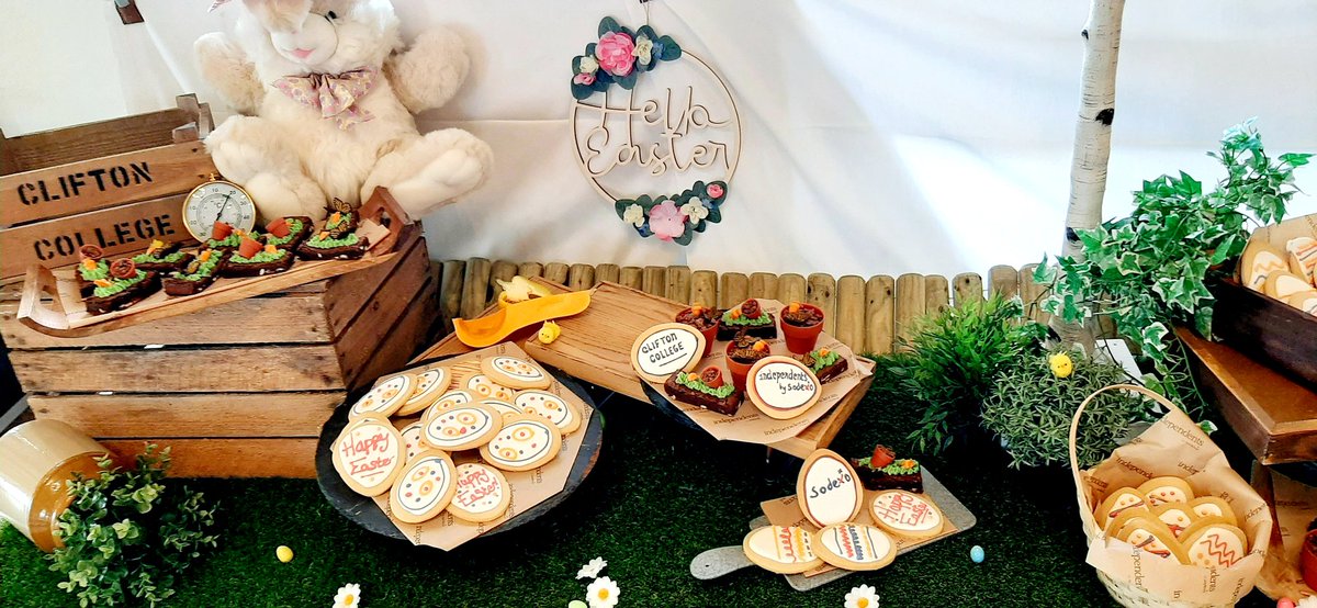 ChrisPennycott's tweet image. An amazing Easter goodbye lunch today for the students at Clifton college. Mr McGregor's garden with black forest flower pots, and garden brownies were  a hit as was the apple wood cheese and asparagus turnovers. Proud of my kitchen @sarahpastrychef @TA3SodexoChef @IndiesSodexo