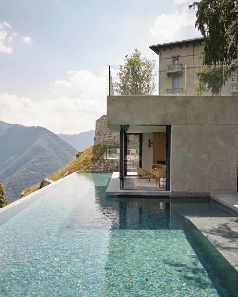 baecationgram's tweet photo. The most divine hotel in Lake Como. Heaven 🤍🏞
📸 via: natalialabel https://t.co/XVN3PUP6Wj
