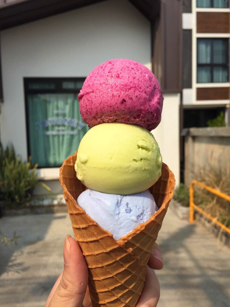 cklostinTH's tweet photo. ยกให้เป็นนัมเบอร์วัน homemade Ice-cream in CNX ไม่มีใครโค่นแชมป์ Johoney ได้ 
ร้านอยู่แถววัดเกตุ สำหรับเราเป็นร้านที่ 
แค่คำแรกของรสชาติก็รู้เลยว่าใส่ใจ 
แบบมึงงงงเขาใส่ใจ ดูออก รสนี่ชัด เข้มถึงตา 
มีต่อในreply (1) #รีวิวเชียงใหม่ #reviewchiangmai #localpricecnx https://t.co/GBl9YsLpIs