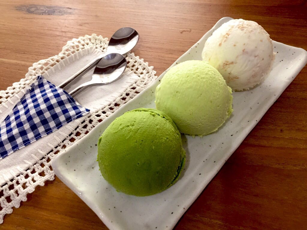 cklostinTH's tweet photo. ยกให้เป็นนัมเบอร์วัน homemade Ice-cream in CNX ไม่มีใครโค่นแชมป์ Johoney ได้ 
ร้านอยู่แถววัดเกตุ สำหรับเราเป็นร้านที่ 
แค่คำแรกของรสชาติก็รู้เลยว่าใส่ใจ 
แบบมึงงงงเขาใส่ใจ ดูออก รสนี่ชัด เข้มถึงตา 
มีต่อในreply (1) #รีวิวเชียงใหม่ #reviewchiangmai #localpricecnx https://t.co/GBl9YsLpIs