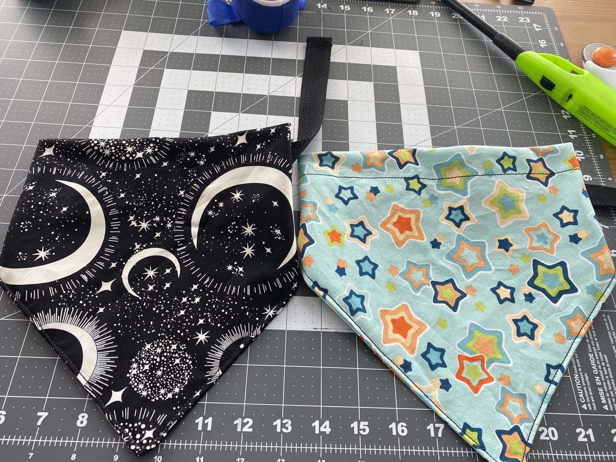 Bananas4B's tweet photo. New bandana orders going to be sent out! Glow in the dark and blue stars! #SmallBusiness #glowinthedark #bandanas #fashion #pets #dog #cat #bunny #aesthetic https://t.co/RsSeMdohIW