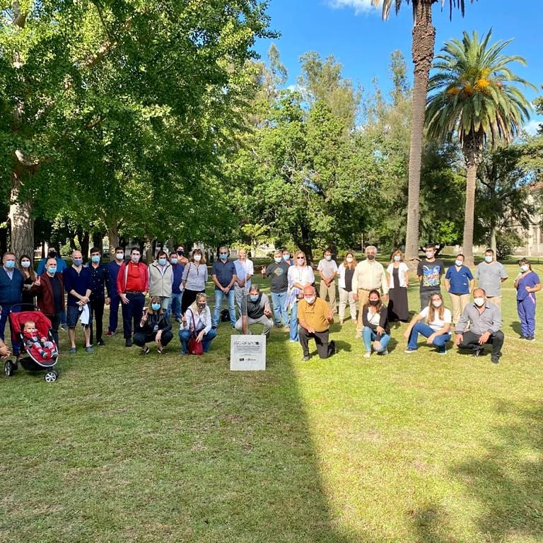 RegSanXI's tweet photo. Día Nacional de la Memoria, por la Verdad y la Justicia.

A 45 años del Golpe Genocida seguimos construyendo memoria por las 30.000 personas desaparecidas.

En El Dique nos sumamos a la Campaña de #Abuelas y Organismos de Derechos Humanos y #PlantamosMemoria.🌳

@SaludBAP https://t.co/viBYlNSjhV