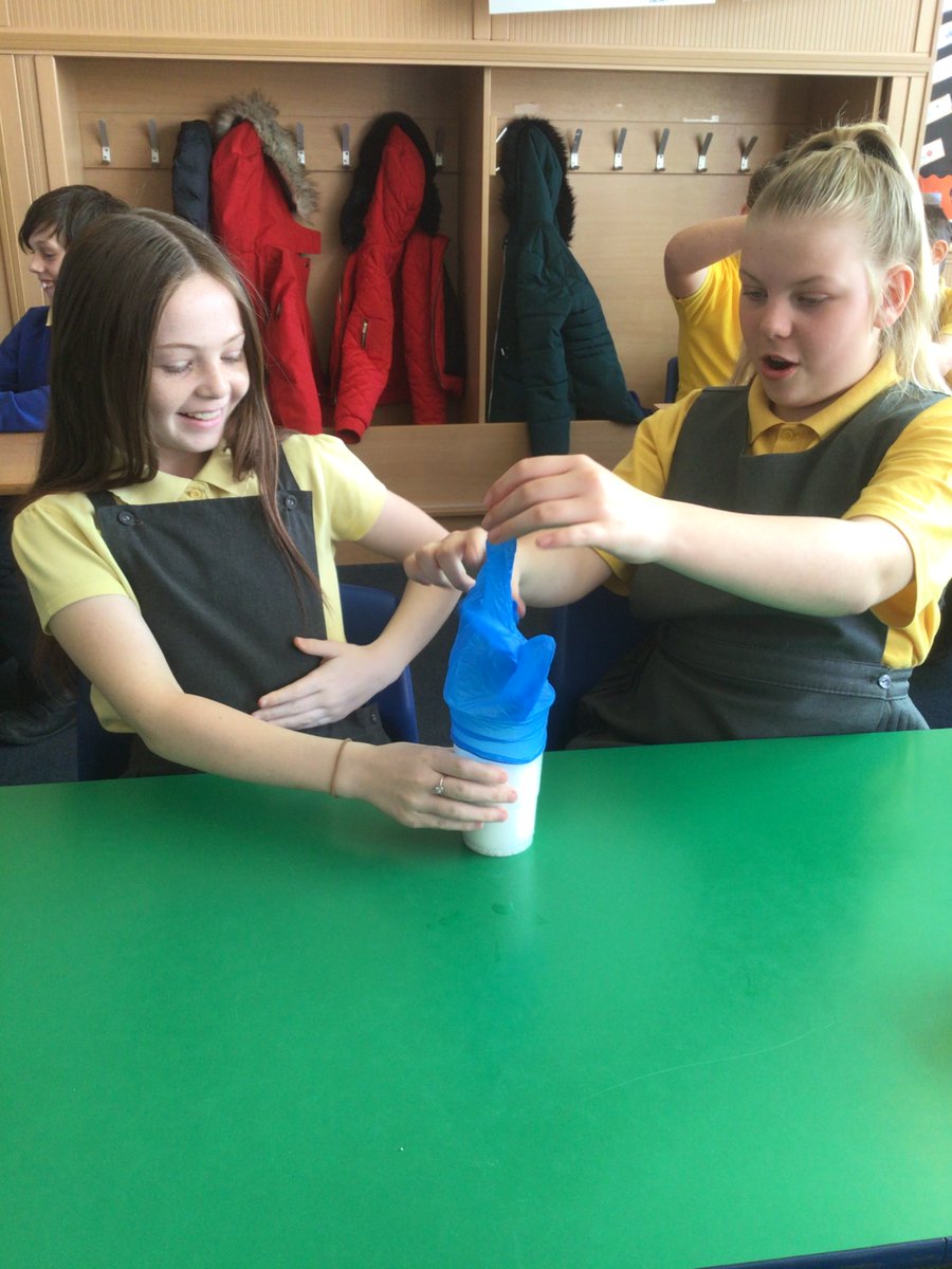 wfpoak's tweet photo. Look what happens when an acid reacts with an alkali! We have produced the gas carbon dioxide. Isn’t science amazing! #ChemistryWithCabbages #Science  @WestfieldPrimar https://t.co/OWmXLU3kRf