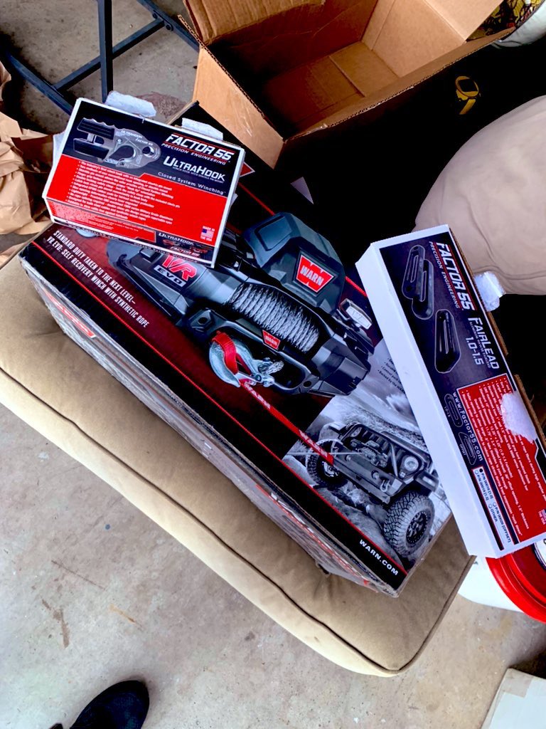 e84ochoa's tweet image. #jeeplife @WarnIndustries #Factor55
Love Getting #jeep parts..!!!😃