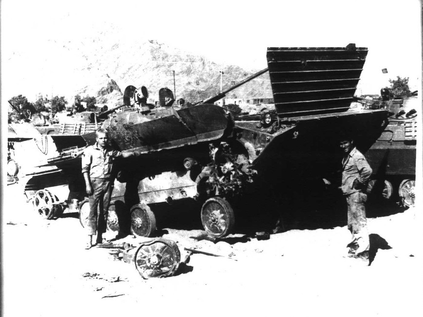 Soviet units were heavy & mechanized/motorized during their early years in Kunar, as these photos of BMPs/BTRs in the Pech valley—which blew my mind when I first saw them, the tracked BMPs especially—show.As you can see in the third photo, there were problems with this approach