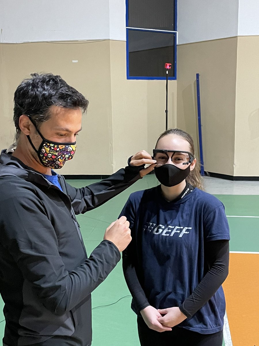 cplicen's tweet photo. Jugadoras juveniles y sénior participaron en un estudio junto con la UEX, consistente en un análisis perceptivo-visual en la defensa, usando un instrumento conocido como EyeTracking, que nos permite seguir el recorrido de la mirada de las jugadoras
#SomosVoleibol #VoleyLicen https://t.co/sHOv0CTZL5
