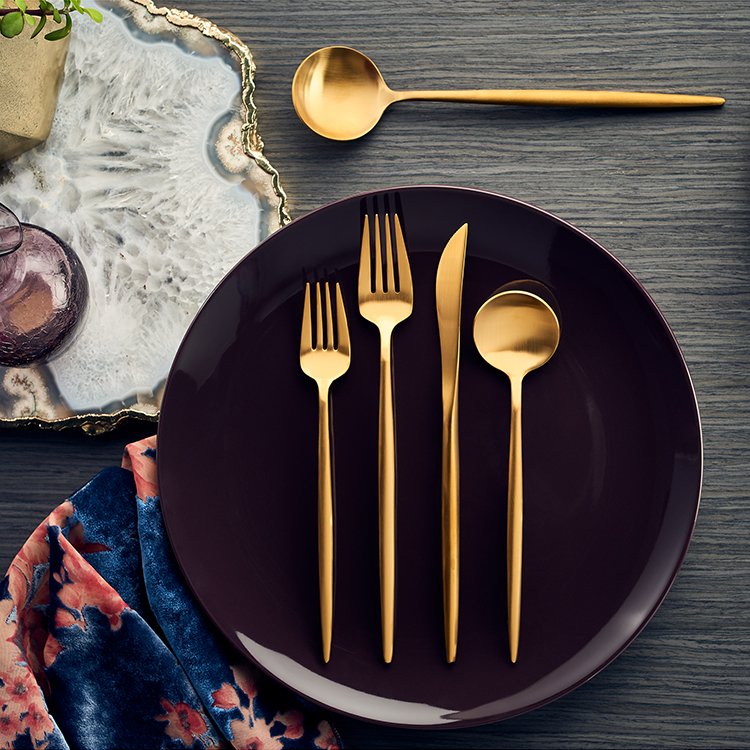 hamptonforge's tweet photo. Add a sense of occasion to meal times. With a trend-setting design aesthetic and no compromise quality ethos, the Zephyr Satin Gold Flatware Set by Skandia™ is high-end designer #flatware within reach. #kitchenpreptotableset #goldflatware 

SHOP MACY'S >> https://t.co/JI4xJIwqy2 https://t.co/zNVv1nCxL0