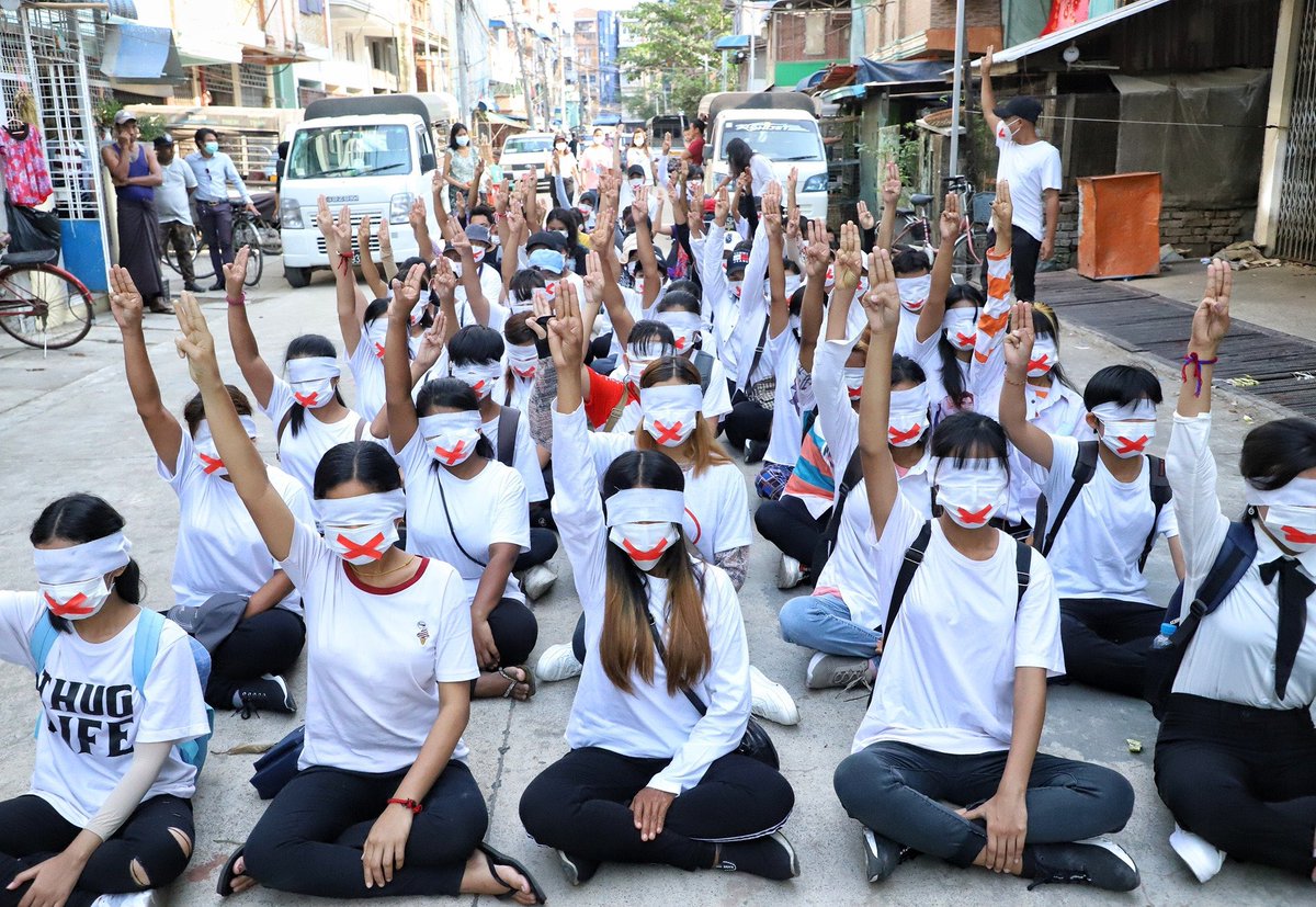 BG_ICEICE's tweet photo. Silence Strike in Yangon (Thamine)
Young protestors strongly show condemnation of Military Terrorists, disobeying of their rules and defy of the Dictators. #OurCityOurRuleOurWill 

SILENCE REVOLUTION
#WhatsHappeningInMyanmar
#Mar24SilenceStrike https://t.co/78ffdKavqI