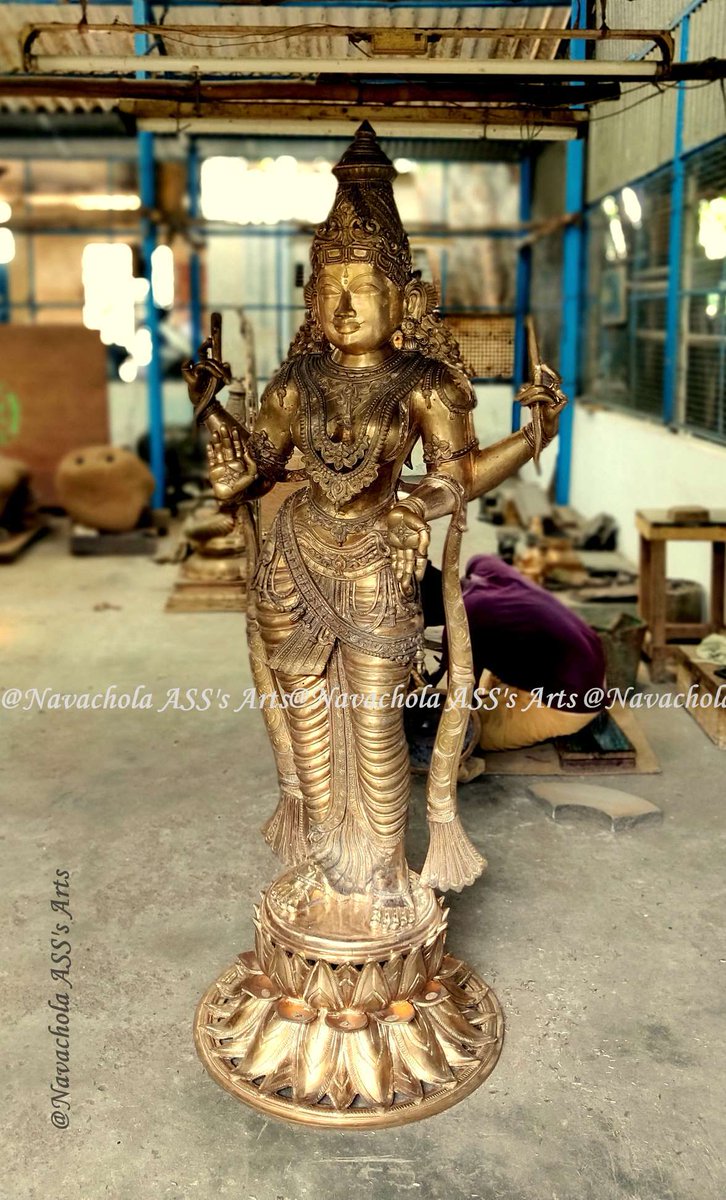 Navachola's tweet photo. Work under progress, almost 90% work get finished, final touch on process, around 5 Feet height 🥰💞
#SouthIndianArt #SouthIndianBronze #bronzecasting #SwamimalaiBronze #sculptures #Indian_art #indian_sculpture #Bronzes_of_South_India #Bronze_sculpture #Cast_in_bronze https://t.co/uUBacO1adM
