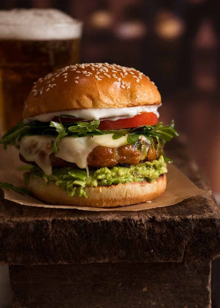 FreshlySt's tweet photo. Left or Right😋 #food #takeaway #hotandspicy #burger https://t.co/WLQXiyp8P7