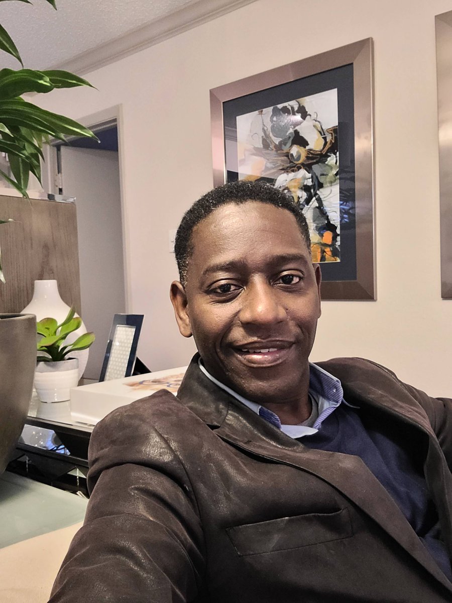 FranckJocktane's tweet photo. #Gabon : Nous n'aurons jamais tort d'exiger et de désirer de vivre libre et bien chez nous au Gabon. Ceux qui sont des malfaiteurs sont ceux qui nous oppressent et nous maintiennent dans la précarité. #FJ https://t.co/dln4K8egHm