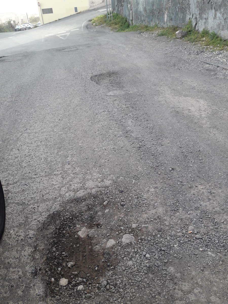 PsoeTelde's tweet photo. El PSOE de #Telde denuncia el pésimo estado de la carretera de Lomo Blanco.

● El grupo socialista pone voz a las demandas vecinales de este barrio, las cuales llevan siendo reclamadas desde hace varios años.

📄NdP: https://t.co/ERrTeuGQuh https://t.co/DFHs3FnfYa