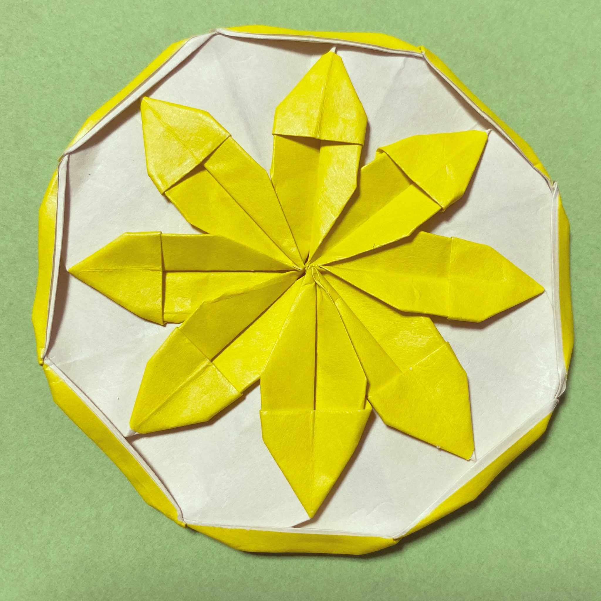 Yoko 365 Sliced Lemon Designed By Asahi Isamu レモンの輪切り 朝日勇 今日は檸檬忌なので 2枚複合糊付け有りです 皮の部分 紙が厚くなって折るのが大変でした 365origamichallenge Origami 檸檬忌 折り紙作品 T Co Ehv2fbflbw Yoko 365 Sliced Lemon Designed By Asahi Isamu レモンの輪切り 朝日勇 今日は檸檬忌なので 2枚複合糊付け有りです 皮の部分 紙が厚くなって折るのが大変でした 365origamichallenge Origami 檸檬忌 折り紙作品 T Co Ehv2fbflbw