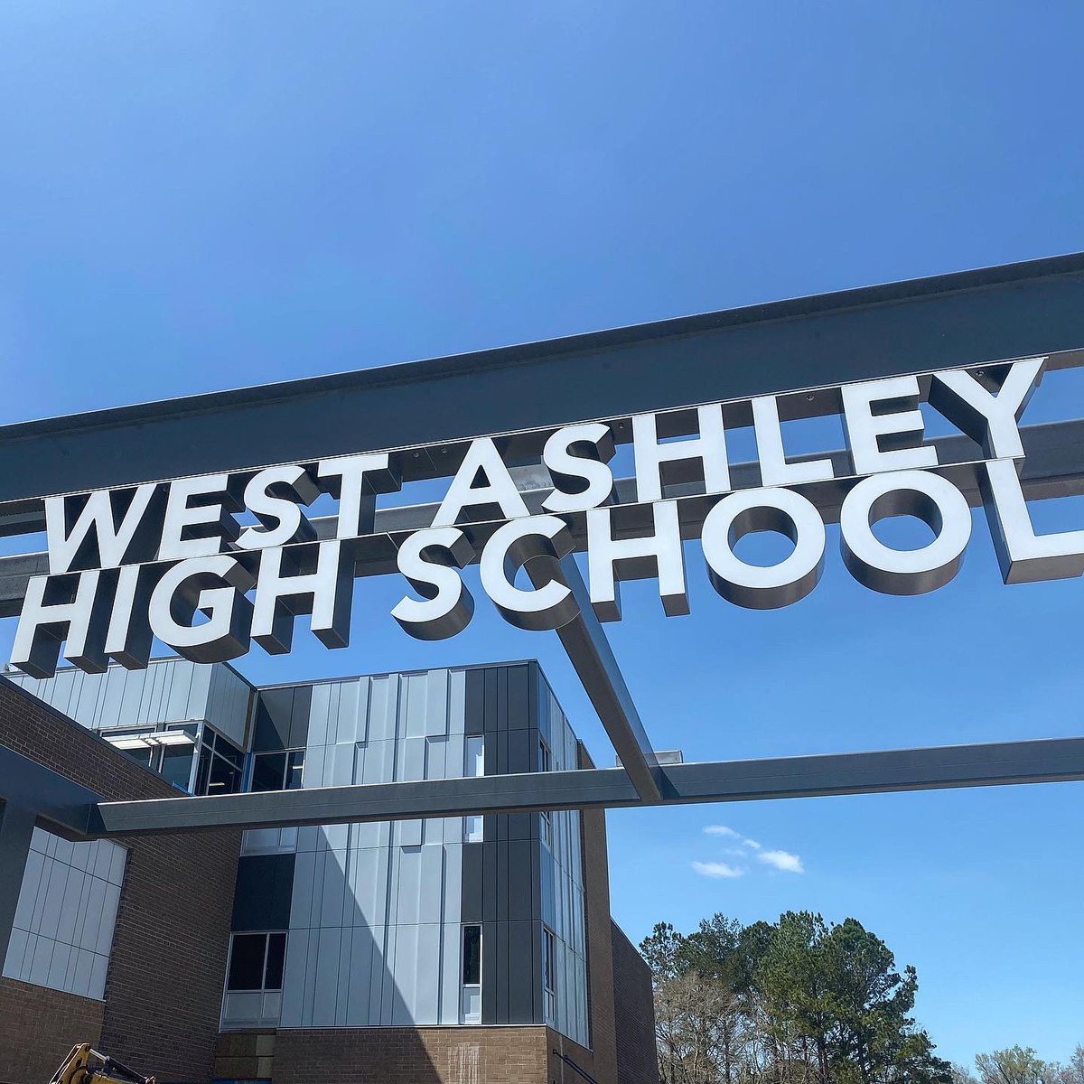 contract1984's tweet photo. New signage went in this week at the West Ashley Center for Advanced Studies! Great job by AOA Signs Inc.
.
#contractconstruction #webuildschools #aoasignsinc #westashleycenterforadvancedstudies https://t.co/AnRpCZAmof