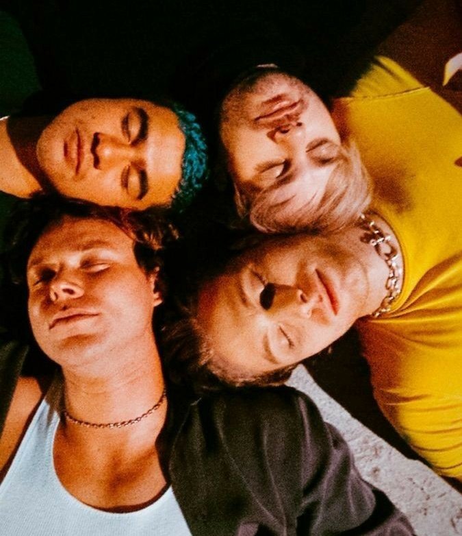 3kloverr's tweet image. #streamCALM perché è un capolaro e voglio andare ad un concerto dei 5sos.