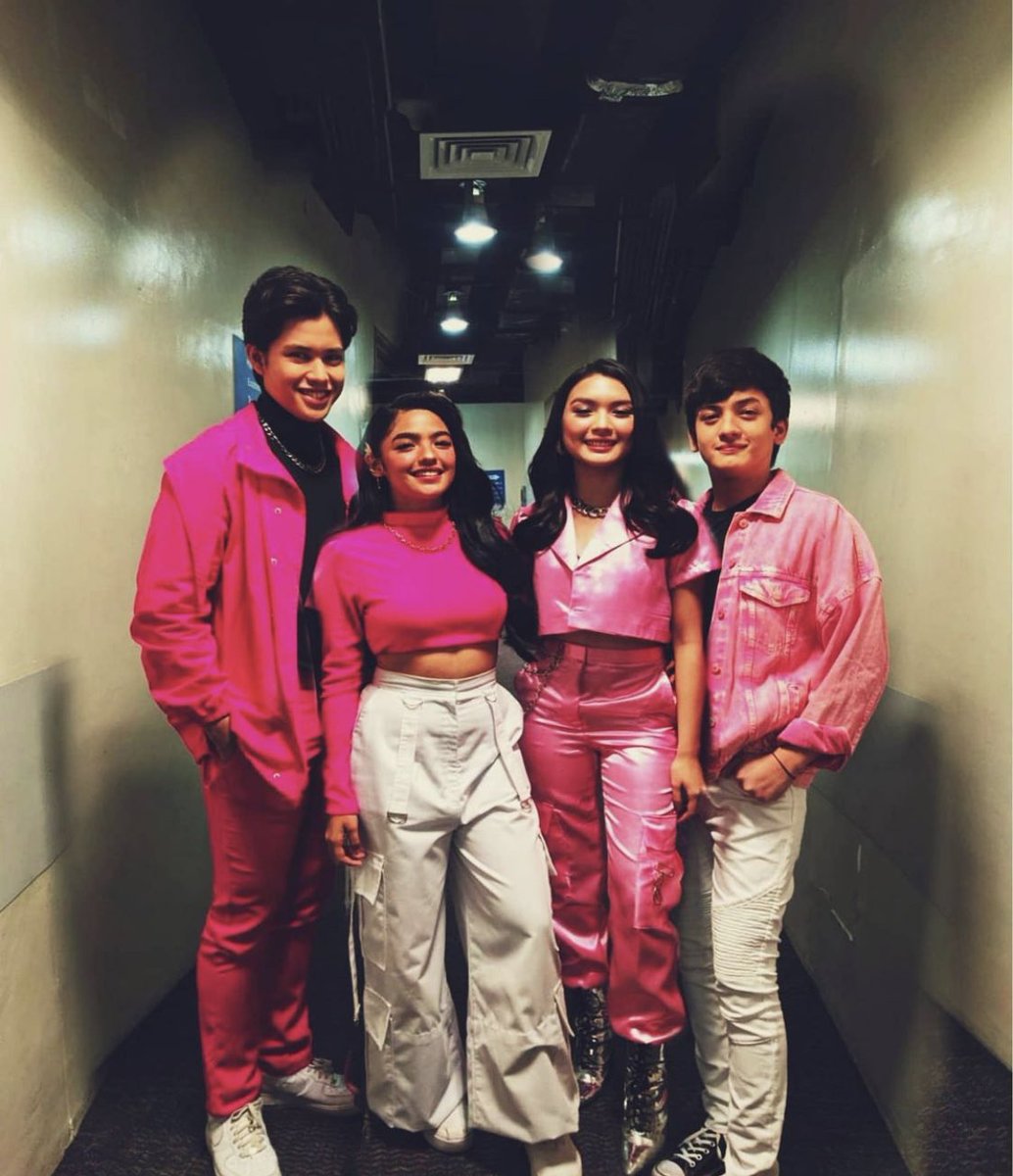 layoutbyfs's tweet photo. Goodeveng #FranSeth x #KyleDrea family!
Kumain na ba kayo? ππ§‘
.
.
#FranSeth #FransethOfficial #OfficialFranseth #FransethCaviteChapter #KyleDrea https://t.co/RjWs7SVelL