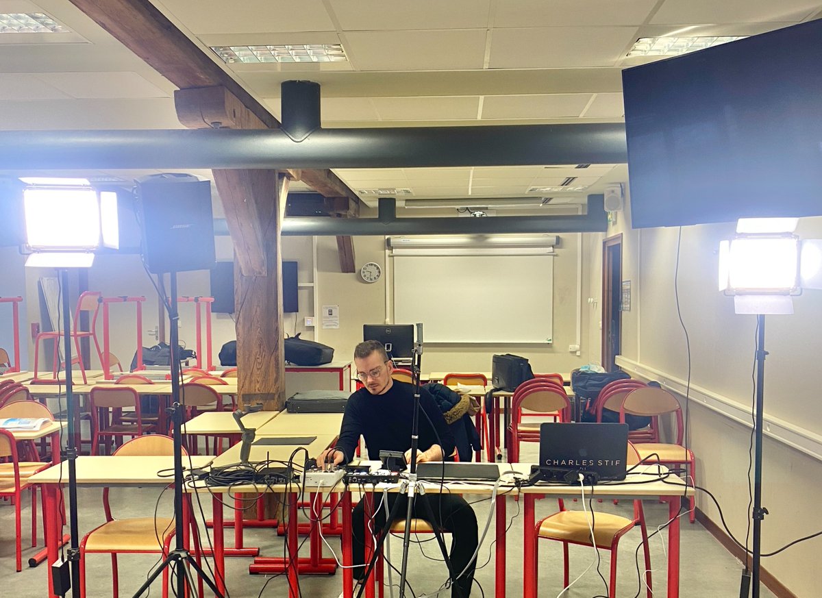 MusicEyesDesign's tweet photo. 📷 Backstage de la conférence @FoundationE5T 
La semaine dernière, notre équipe retransmettait en direct live la conférence sur les Ports et Transport Maritime &amp; les nouveaux carburants. 🐟
Evènement à revoir sur notre chaine YouTube : https://t.co/jDZeySCBky https://t.co/YEXK9AjJsm
