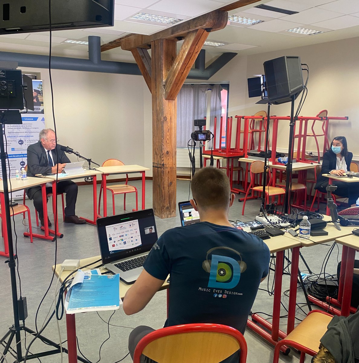 MusicEyesDesign's tweet photo. 📷 Backstage de la conférence @FoundationE5T 
La semaine dernière, notre équipe retransmettait en direct live la conférence sur les Ports et Transport Maritime &amp; les nouveaux carburants. 🐟
Evènement à revoir sur notre chaine YouTube : https://t.co/jDZeySCBky https://t.co/YEXK9AjJsm