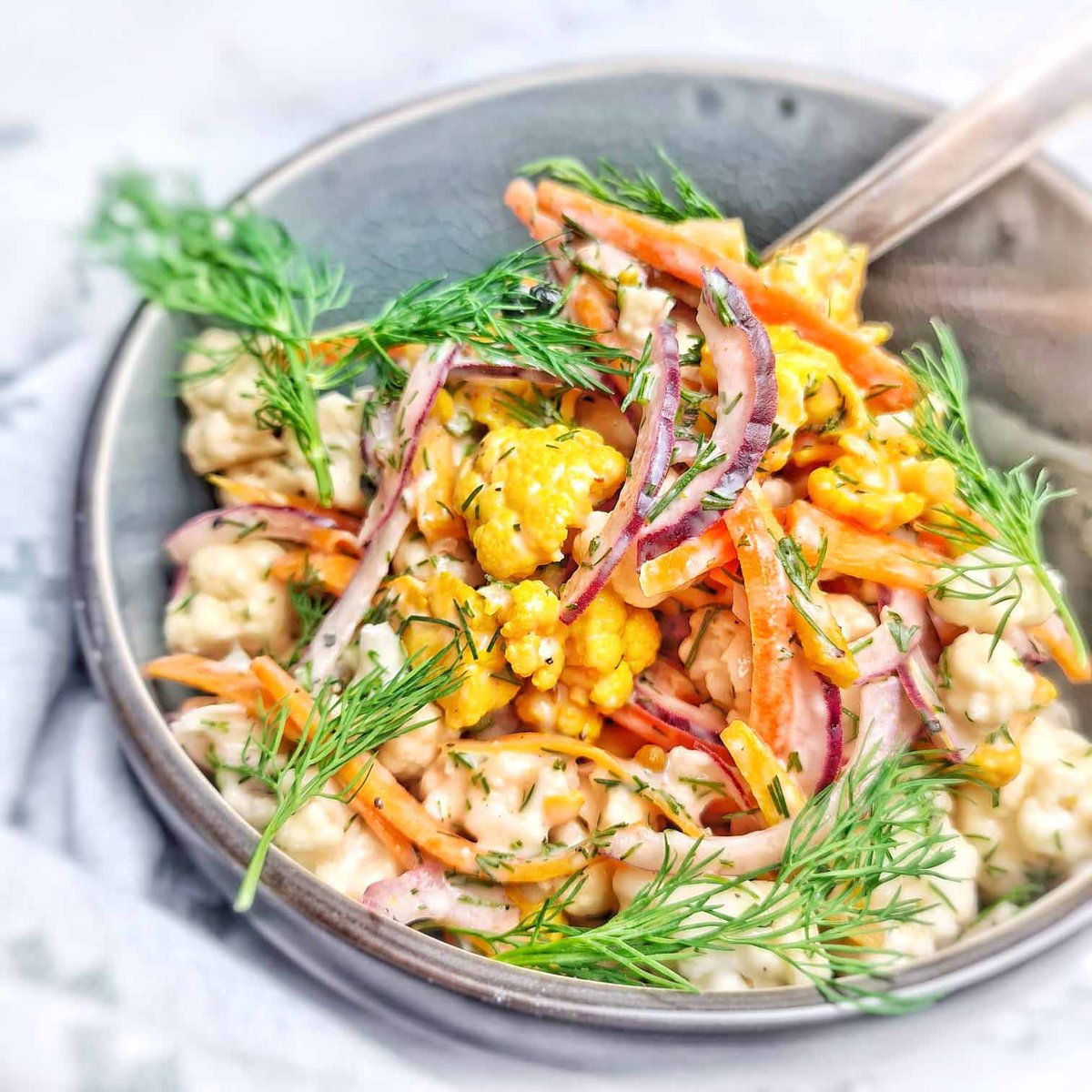 IK_ookt's tweet photo. #recept | #rawveggies 💚🌱 | Bloemkoolsalade met ingelegde groenten, yoghurt en dille https://t.co/z1LSnodPXw https://t.co/HoRF5UoMik