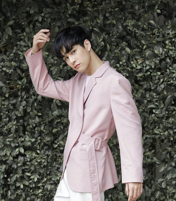 Mnothita's tweet photo. ออร่ามากกกมาแบบชมพูชมพูน่ารักที่สุดดด😊😍🙊
#ArtPakpoom https://t.co/Vg3V3aSheP