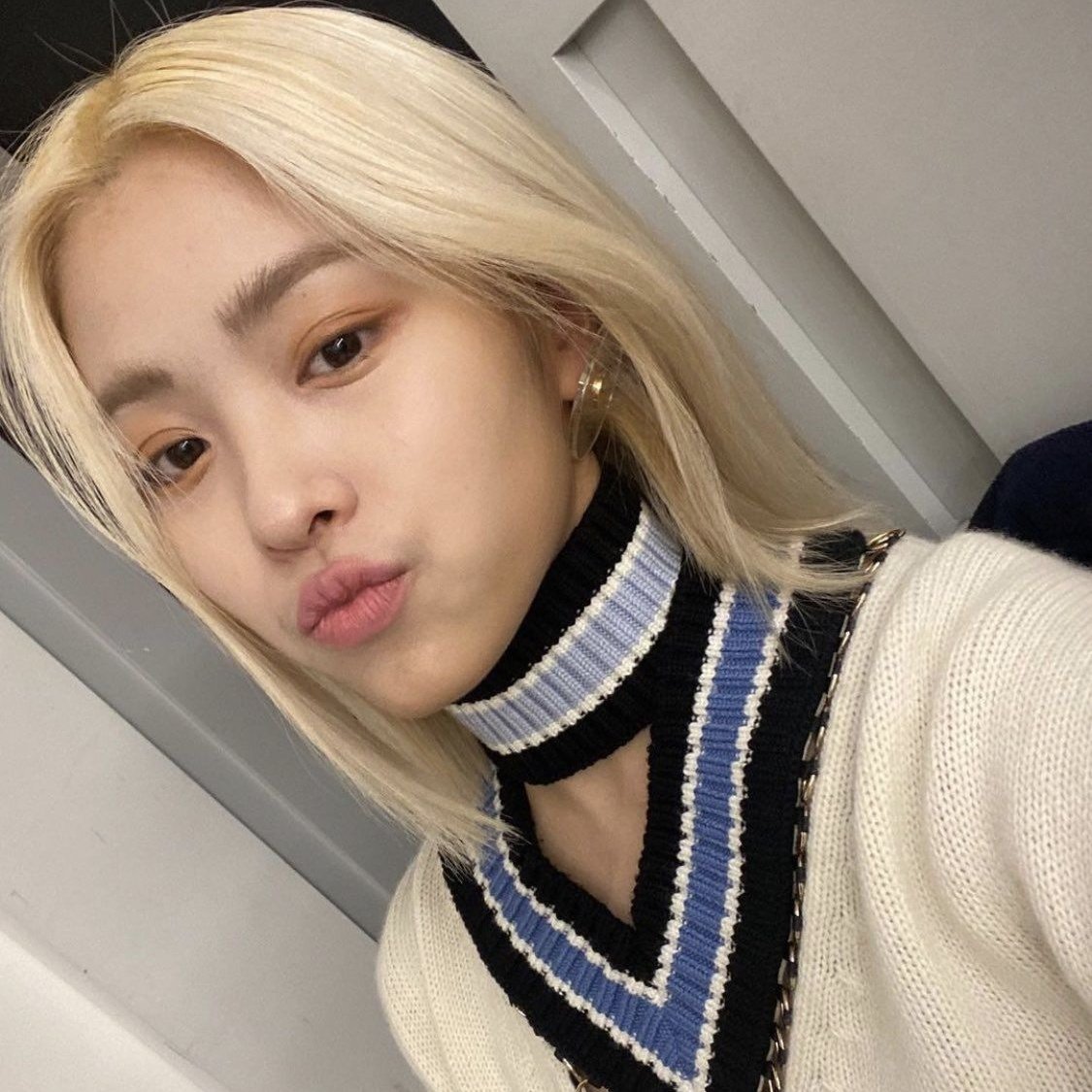 naggitara's tweet photo. hi! niko asteria david here, cute na medyo gitarista sa gabi new to rp and new acc. looking for interactive mutuals. like or rt for a follow and possible dm let's get along :)) https://t.co/AXf6S9h2KW