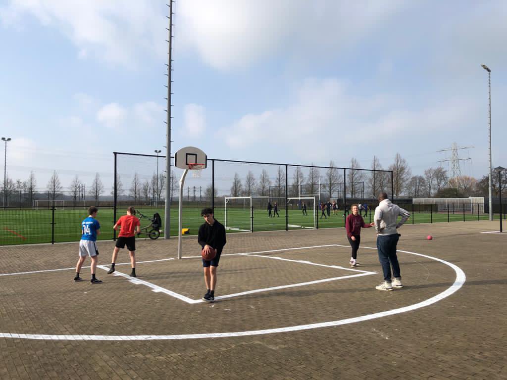 BSN_Sport's tweet photo. It was great to be able to offer the students chance to be involved in CCAs at @BSN_SSV last night. Thanks to our staff for offering adapted opportunities in cricket, running, rugby and basketball on site and calisthenics online as well as hockey at Forescate. https://t.co/Y5mQt2Difa
