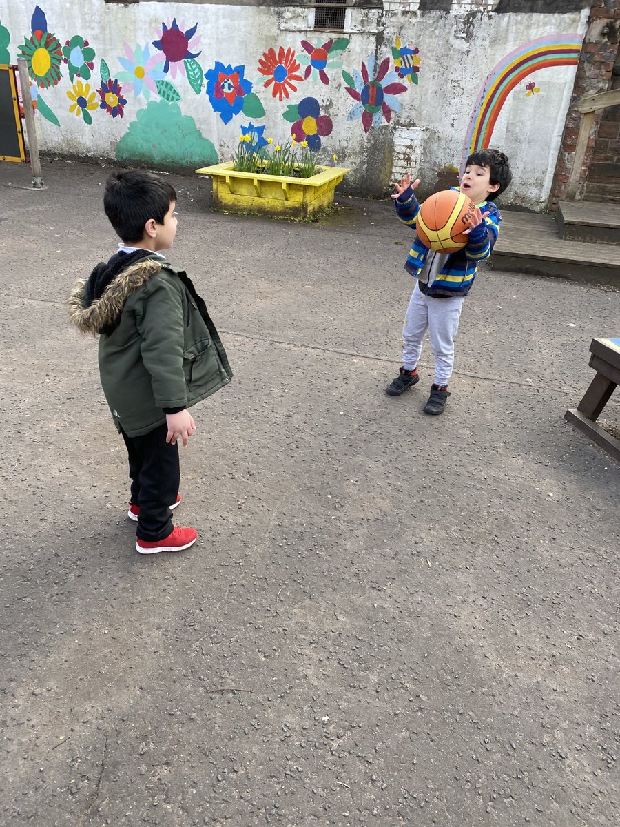 lornestreetpe's tweet photo. Primary 1 using mime to share their ideas of how to keep clean then playing shooting some hoops in PE ⁦@P1bLorneSt⁩ ⁦@JigsawPSHE⁩ https://t.co/72oziOzrqF